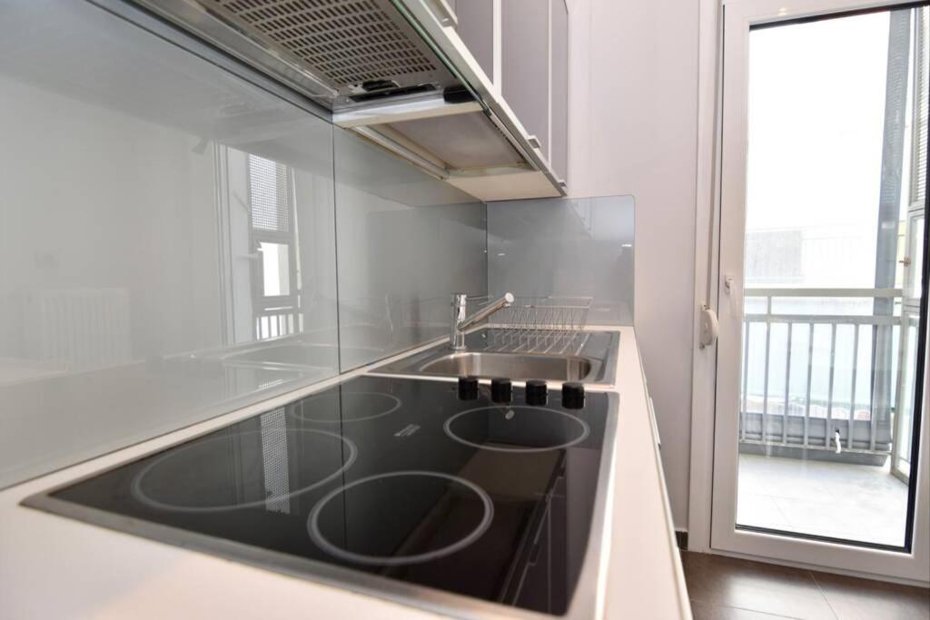 Modern Apartment In The Heart Of The City Larissa Ngoại thất bức ảnh