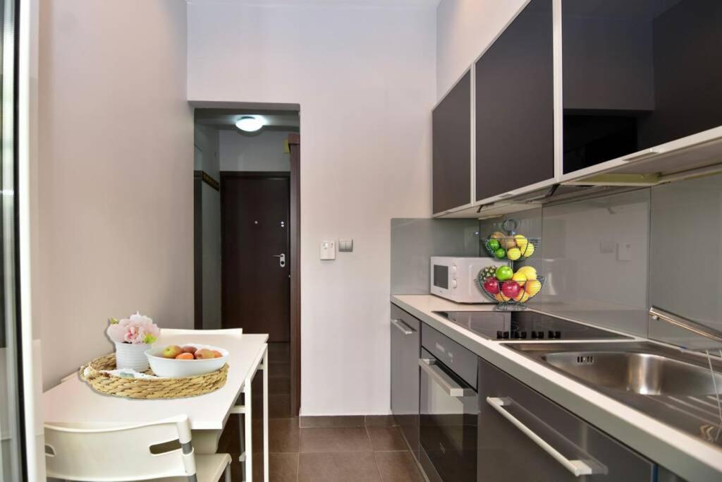 Modern Apartment In The Heart Of The City Larissa Ngoại thất bức ảnh