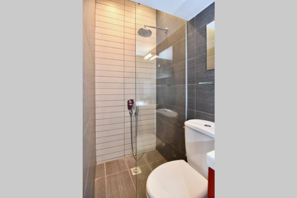Modern Apartment In The Heart Of The City Larissa Ngoại thất bức ảnh